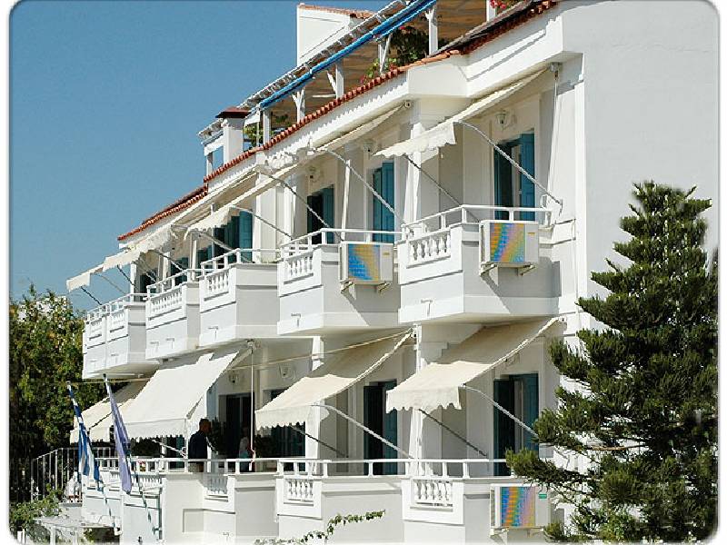 Remezzo Hotel & Studios