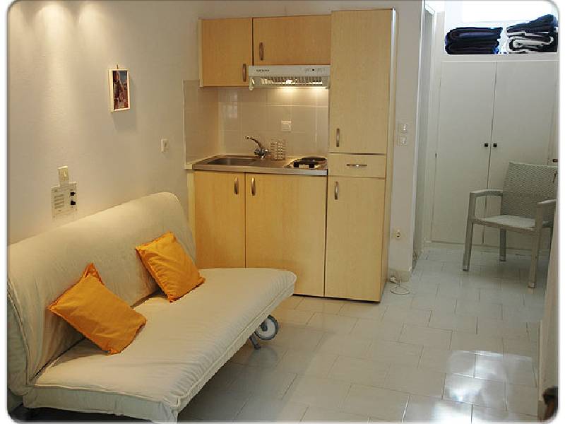 Remezzo Hotel & Studios